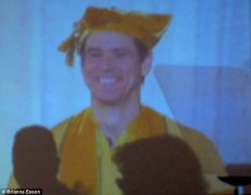 金·瑞参加大学毕业演讲 感人回忆追梦路